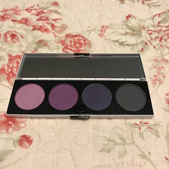 Mac Archie’s Girls Eyeshadow Palette - Picture 1 of 2